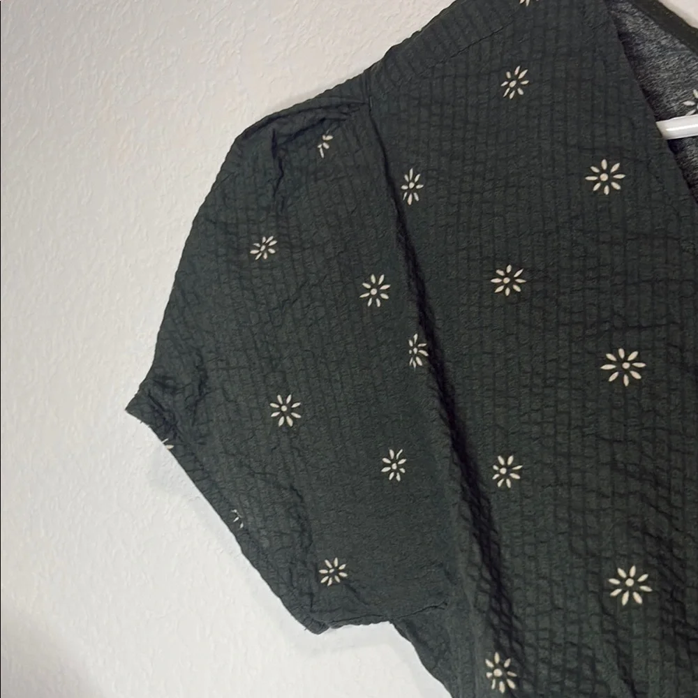 Madewell Dark Green Floral fitted Blouse with puff sleeve